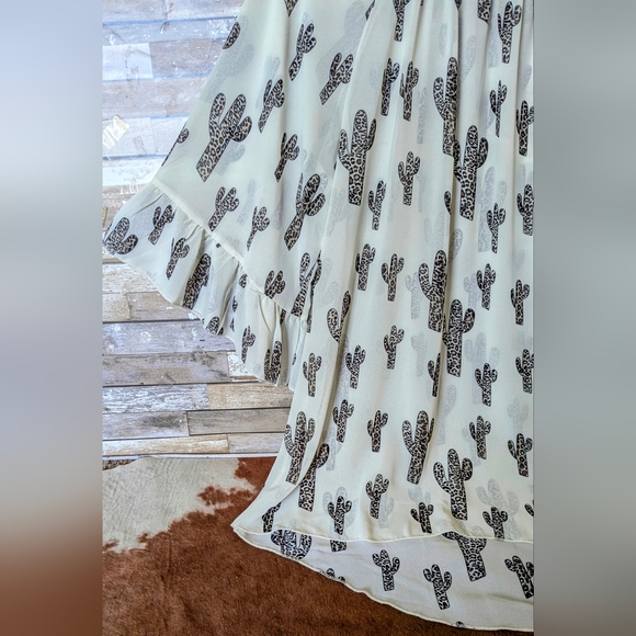 Never Worn Cowgirl Hardware Sheet Off White Hi Lo Tunic W Leopard Print Cactus - Picture 6 of 16